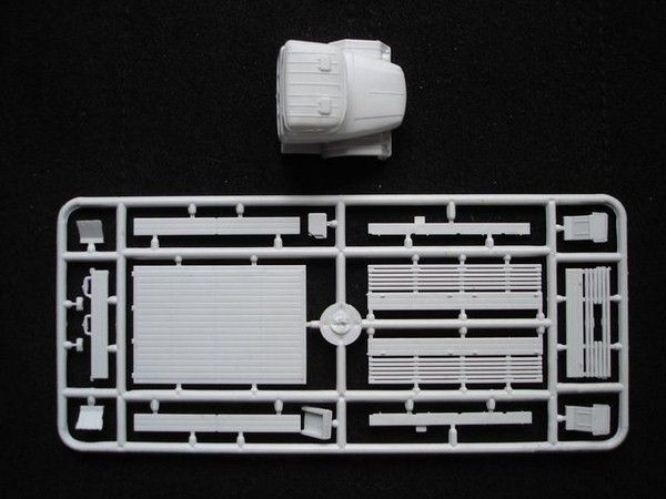 Сборная модель ICM зиЛ-131 - 1:72 пластиковая, грузовые авто и грузовики ICM72811 фото