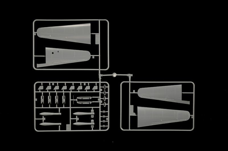 Збірна модель літака 1:72 DO 217 K-1/K-2 з FRITZ X, Italeri 1488 ITL1488 фото