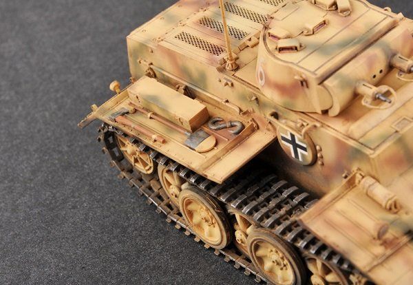 Pz.Kpfw. I Ausf. F (VK1801) - 1:35 HB83805 фото