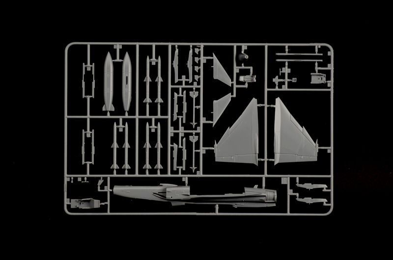 Збірна модель літака 1:72 JAS-39D Gripen Twin Seater, Italeri 91216 ITL91216 фото