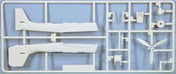 Сборная модель 1:72 бомбардировщика Ju 87 G2 AC12404 фото