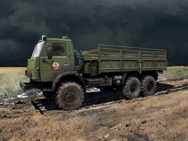 Збірна модель 1:35 вантажного автомобіля КамАЗ-43105 ICM35001 фото