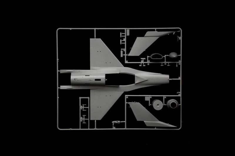 Збірна модель літака F-16C Fighting Falcon 1/48, Italeri 2825, гелікоптери та вертольоти ITL2825 фото