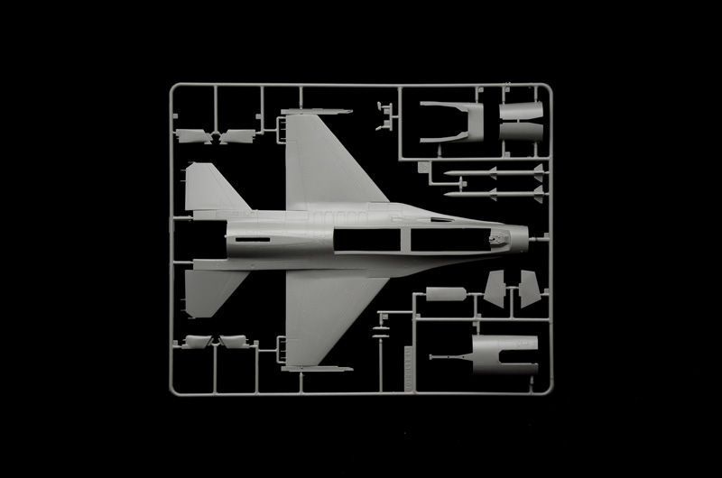 Збірна модель літака F-16C Fighting Falcon 1/48, Italeri 2825, гелікоптери та вертольоти ITL2825 фото