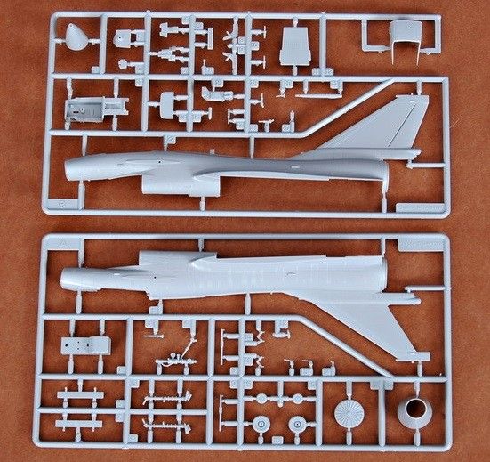 Сборная модель 1:72 истребителя Chengdu J-10 TRU01611 фото