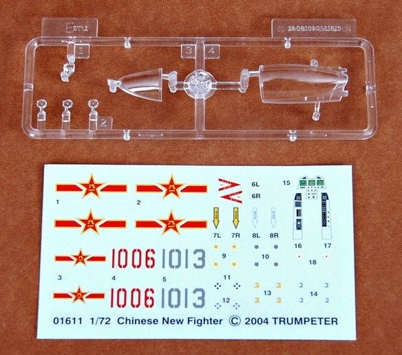 Збірна модель 1:72 винищувача Chengdu J-10 TRU01611 фото