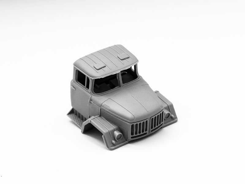 Збірна модель автомобіля 1:72 ЗіЛ-131 ЗСУ з ДШКМ, ICM 72821 ICM72821 фото