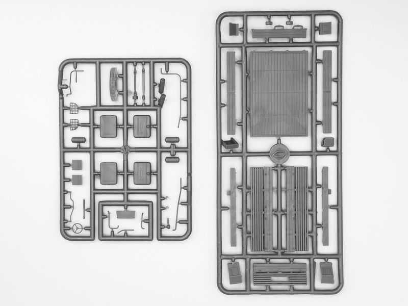 Збірна модель автомобіля 1:72 ЗіЛ-131 ЗСУ з ДШКМ, ICM 72821 ICM72821 фото